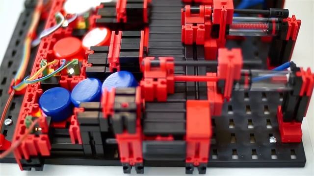 fischertechnik Sorting Line with Color Detection - Сортировочная линия с определением цвета смотреть онлайн