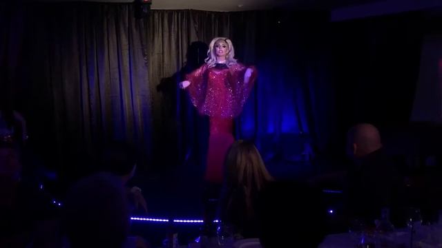 Alexis Diamond- Kiss me Hello смотреть онлайн
