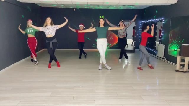 Новогодняя сальса #1 с Катей Орешкиной. Занятие 09.12.2023 смотреть онлайн