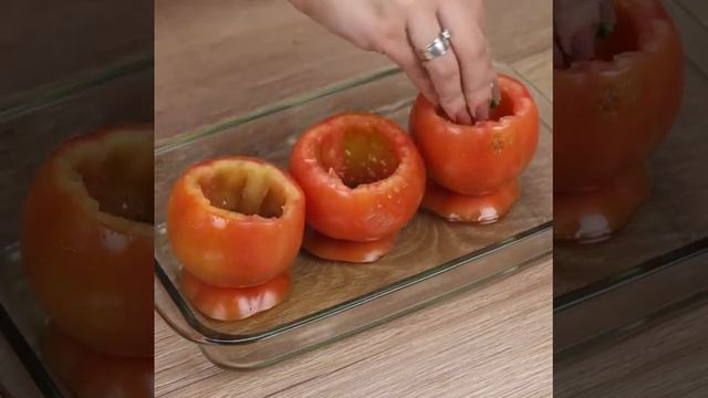 Запеченные помидоры с желтком