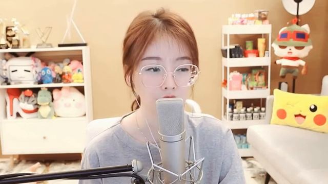 Фэн Янан-Адель《Привет》翻唱Adele《Hello》 смотреть онлайн