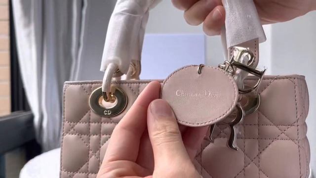 DIOR SMALL LADY DIOR MY ABCDIOR BAG/Powder Pink Cannage Lambskin смотреть онлайн
