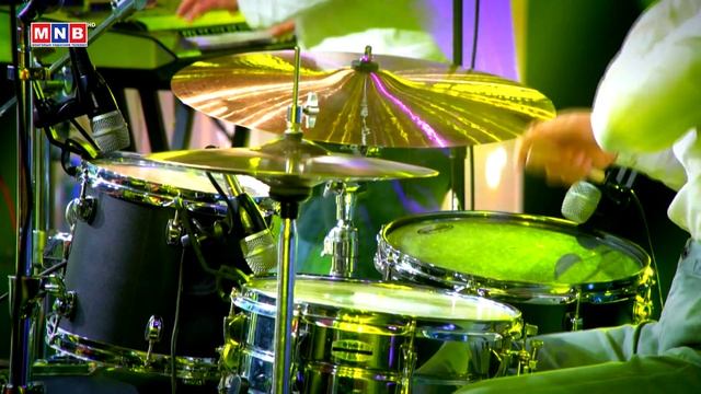 "LOVER ft. Man On The Moon" - Дэбют хамтлаг ХАШ | MNB смотреть онлайн