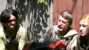 Ветер осений тихо листья колышит...