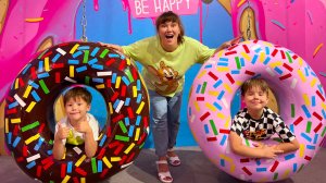 Обучающее видео Учимся считать от 1 до 10 Брозаврики учат числа Дети играют в детском парке