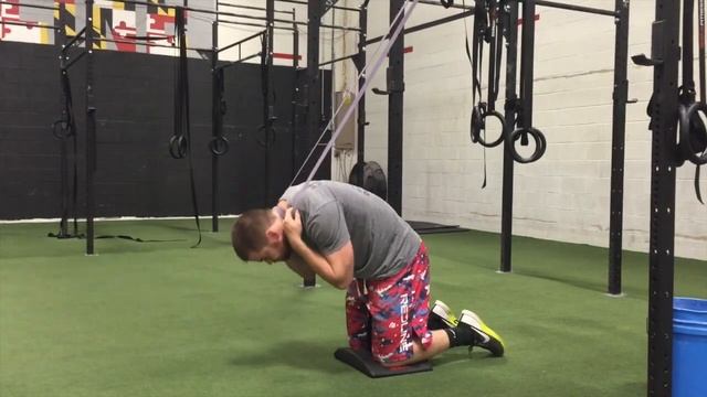 Kneeling Band Crunch- Old Line CrossFit смотреть онлайн