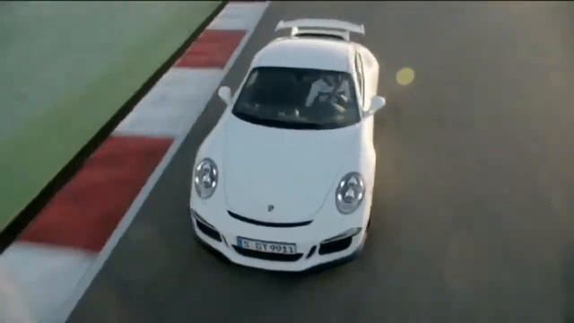 El Porsche 911 GT3 rinde homenaje a un clásico de 50 años смотреть онлайн
