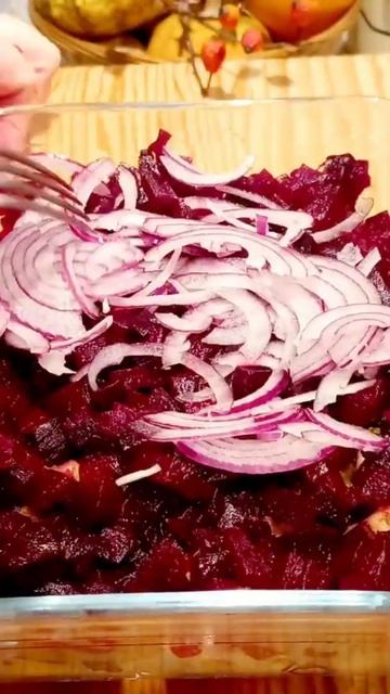 Салат из свеклы и ароматной курочки смотреть онлайн