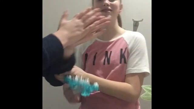 Testing out Massaging Gadgets смотреть онлайн