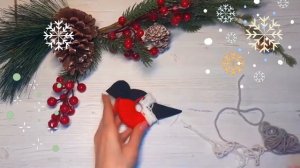 Снегири из помпонов