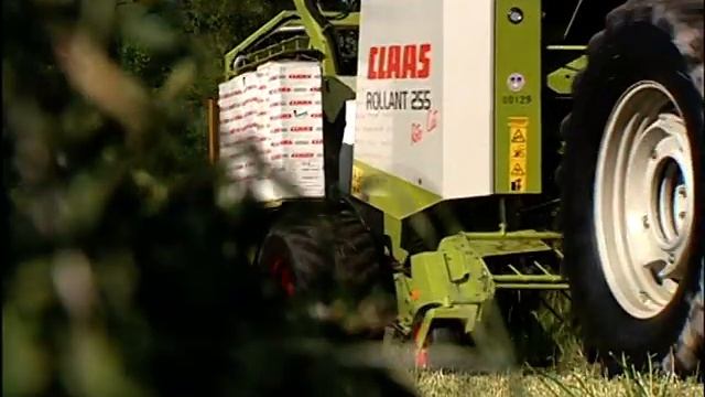 Рулонный пресс-подборщик CLAAS Rollant 255 Uniwrap