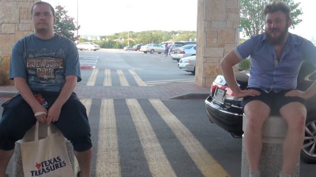 Na`Vi в ожидании TAXI под торговым центром!