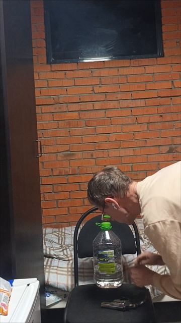 Револьвер бульдог против 5 литровой!!!