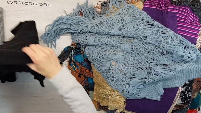 05617 Winter Caps,Scarfs (Зимние шапки ,шарфы ) (10 мешков в наличии ) 10,50кг 4,80€ за кг 96ед смотреть онлайн