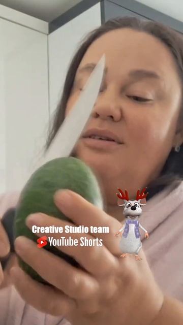 Инна Судакова креативно режет 🥑 #shorts #иннасудакова #иринаветрова #shortscomedy смотреть онлайн