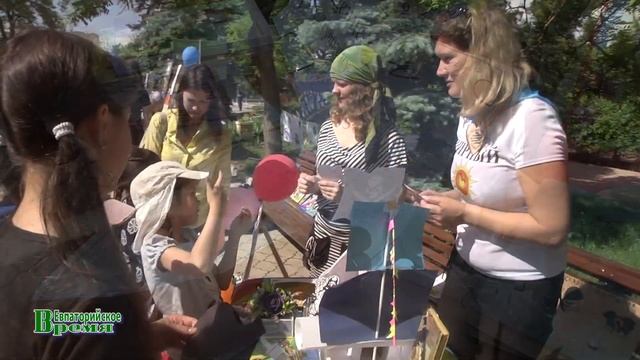 Евпатория. Общероссийский День Библиотек 2016. "Читающий квартал" на Дувановской смотреть онлайн