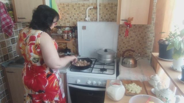 Влог .Часть1 .Покупки . Готовим мясо совощами в горшочках.