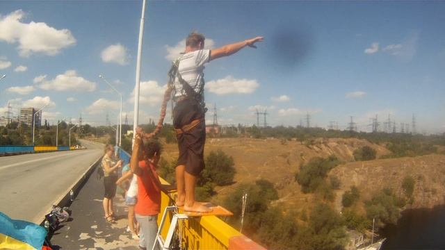 Прыжки с Арочного моста в Запорожье с "EA team" - 25 августа 2014 смотреть онлайн