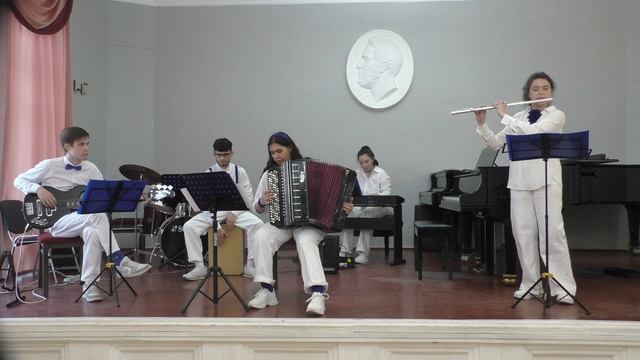 В. Монти "Чардаш" Исп. ансамбль "Хеппи Бенд" НГК им. М.И. Глинки Новосибирск смотреть онлайн