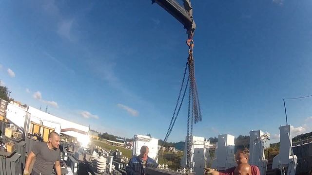 Погрузка трансфоматоров краном-манипулятором HMF смотреть онлайн