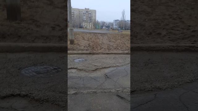 Лицей в Волжском рассыпается и не имеет дорог. смотреть онлайн