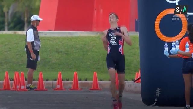 Он отказался от первого места, и помог своему брату дойти до финиша