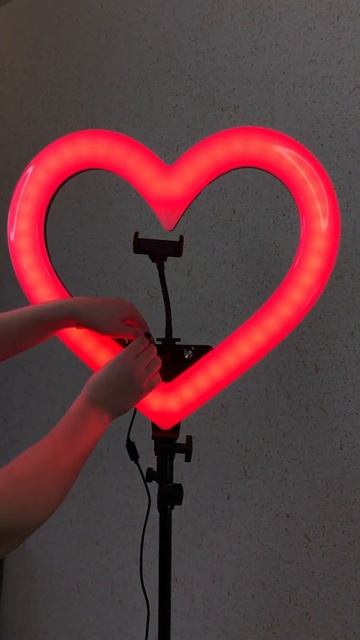 Кольцевая Лампа RGB в форме сердца диаметром 48 см смотреть онлайн