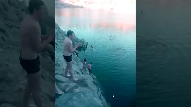 Веселые прыжки на карьере. смотреть онлайн