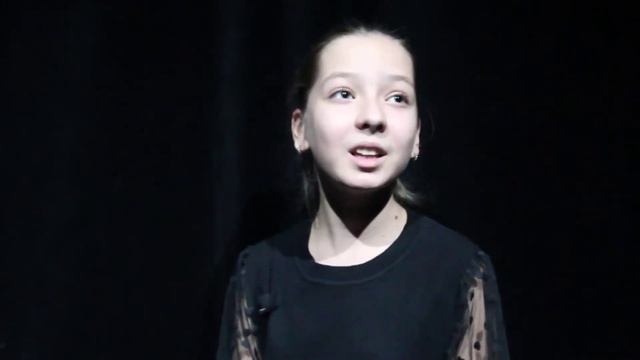 Юнна Мориц "В одном ряду" Читает Полина Гаглоева смотреть онлайн