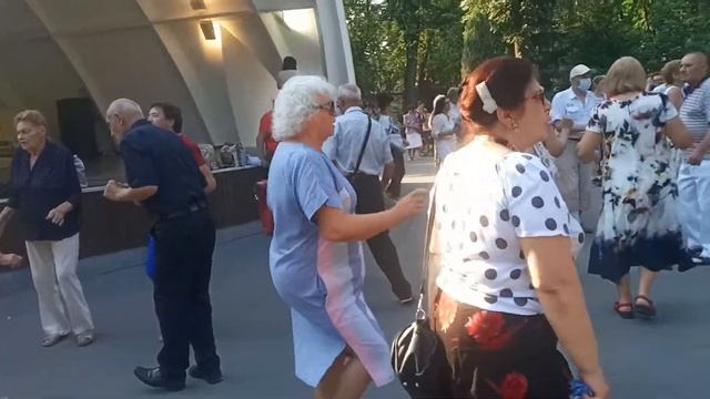 Ты мой букет рябины Счастливые минуты в парке Горького Харьков смотреть онлайн