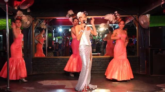 Patricia sings Can't Take My Eyes Off Of You - Cocktails and Dreams cabaret Phuket - May 30, 2015 смотреть онлайн