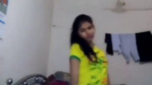 Desi girl showing her small small boobs on camera