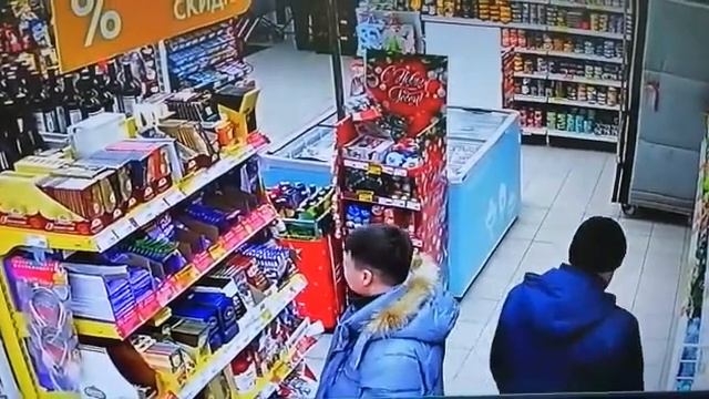 Ворует шоколад. Steal chocolate. смотреть онлайн