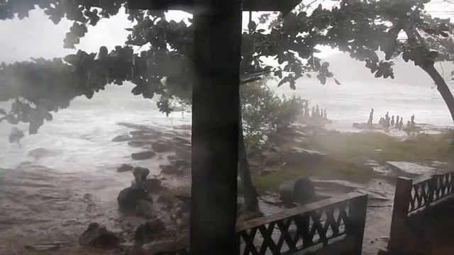Thunderstorm on Ko Samet Island, Thailand смотреть онлайн