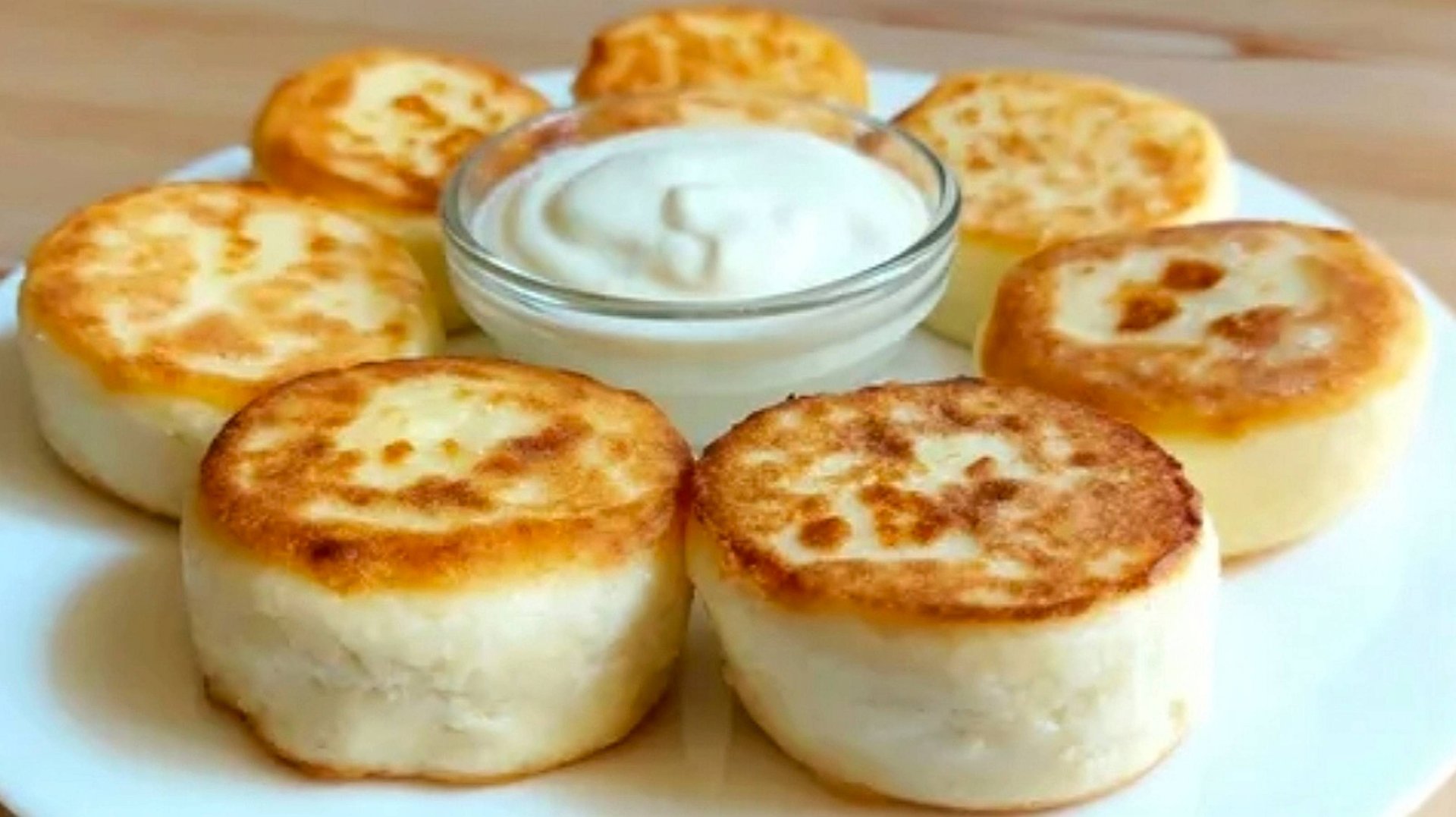 СЫРНИКИ ИЗ ТВОРОГА РЕЦЕПТ КЛАССИЧЕСКИЙ НА СКОВОРОДЕ смотреть онлайн