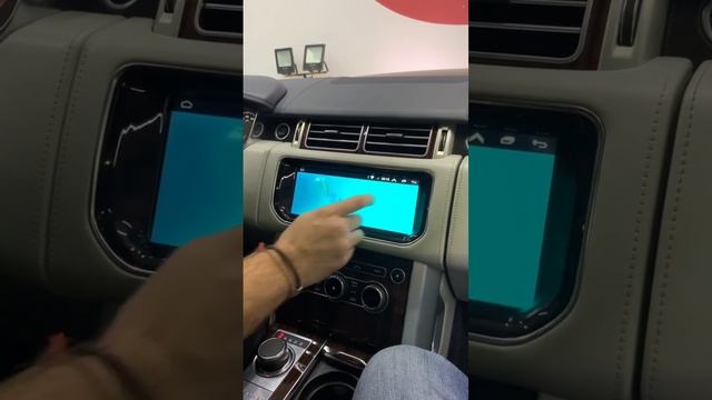 В Рэндж Ровер вместо штатного ставим большой мультимедиа монитор со встроенной доп мультимедиа смотреть онлайн