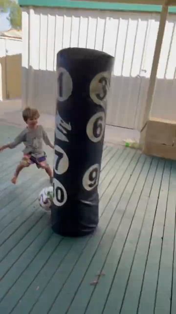 Battle Teddy VS Punching Bag смотреть онлайн