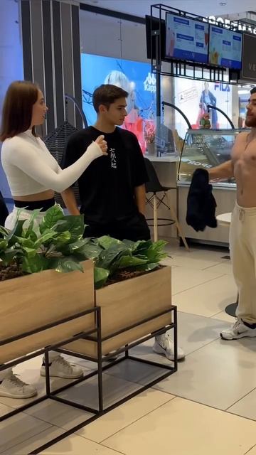 ДЕВУШКА РАЗБИЛА ТЕЛЕФОН КАЧКА 🤭 смотреть онлайн