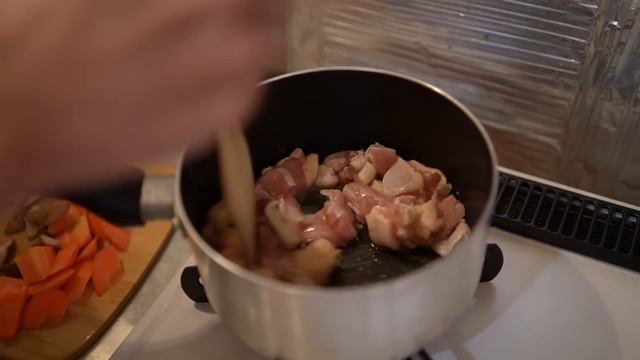 【最高の粗食】独男、家賃2.5万円 築60年の六畳間で質素な食事を食べ、酒をたしなむ смотреть онлайн