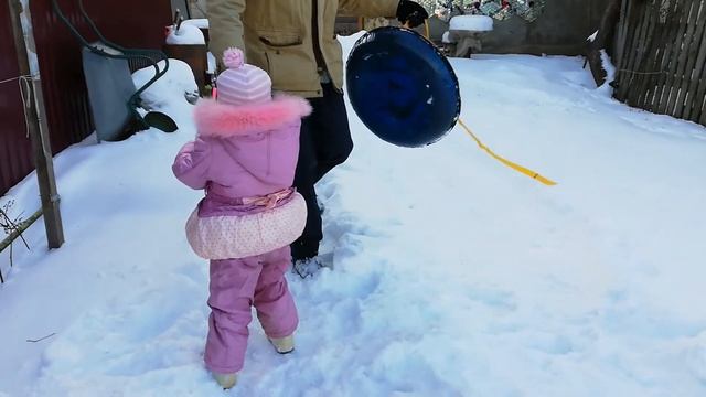 РЕЙТИНГ АЛИСЫ. Первый раз в этом году катаемся с горки смотреть онлайн