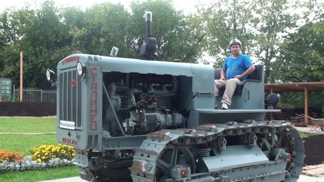 Сталинец - первый дизельный трактор (бульдозер) СССР смотреть онлайн