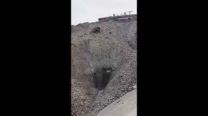 Строительство, разгрузка баржи