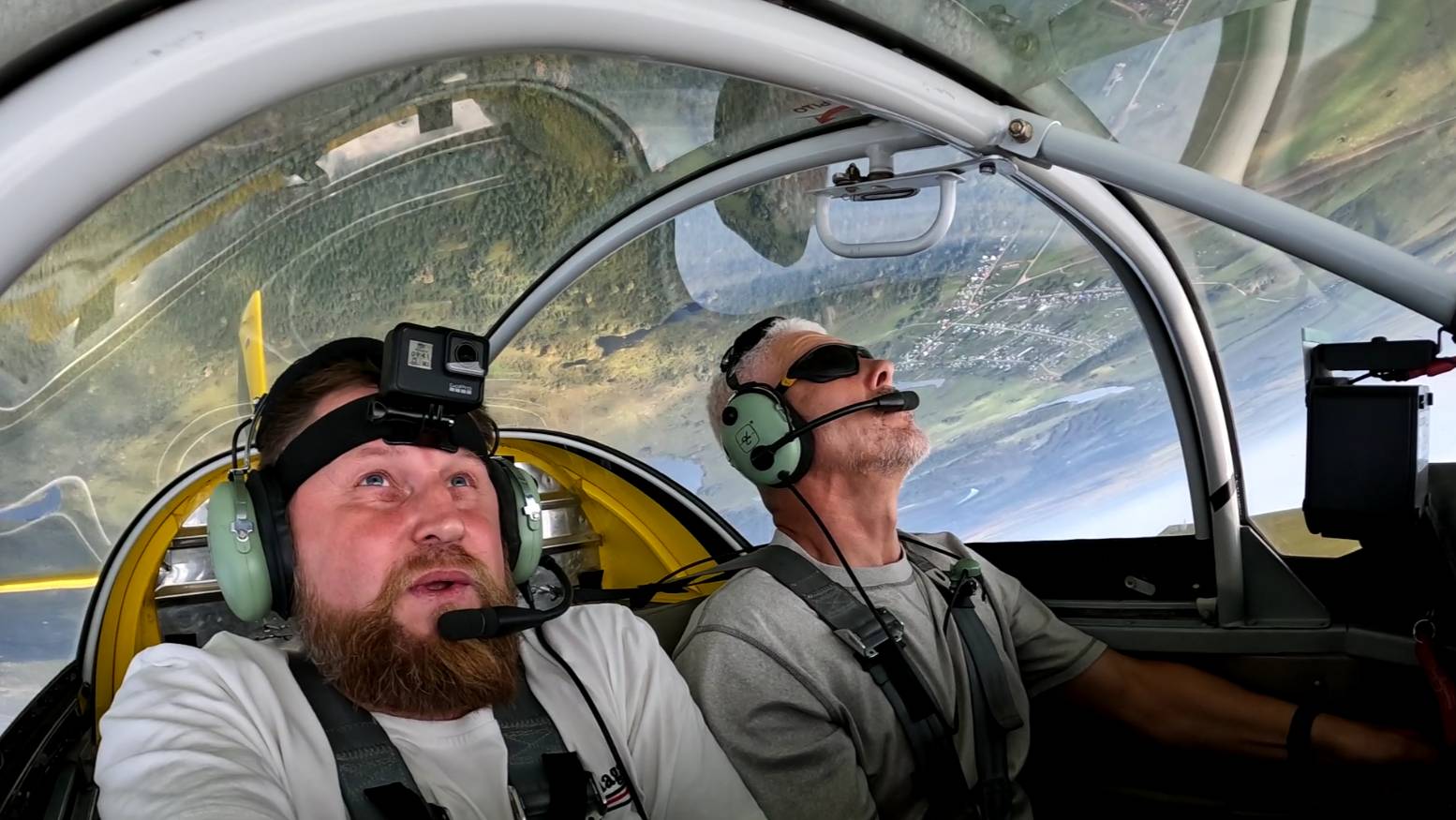 Сложный пилотаж на самолете RV-7 смотреть онлайн