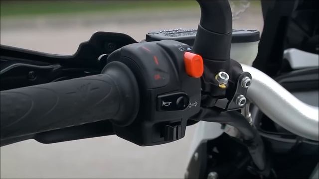 MV Agusta Stradale 800 First Test смотреть онлайн