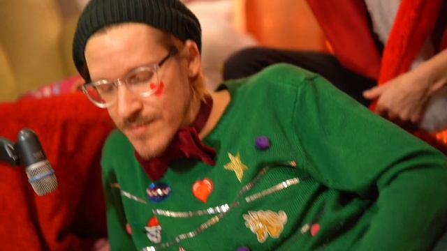 Petrol Girls - I'll Give You Motherfuckers Christmas смотреть онлайн