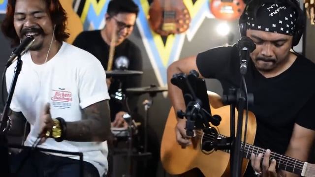 BUJANGAN KOES PLUS Dinyanyikan oleh YOYOK FEAT 3 PEMUDA BERBAHAYA (COPY) смотреть онлайн