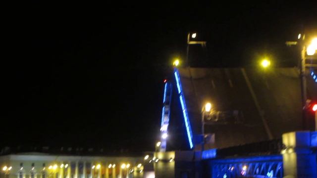 Разводка Дворцового моста в Санкт-Петербурге смотреть онлайн