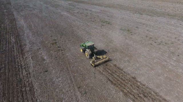 Fendt 1050 & John Deere 8335R смотреть онлайн