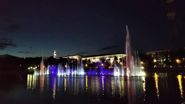 Светомузыкальный фонтан в Минске смотреть онлайн