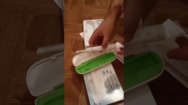 Распаковка Электрическая зубная щетка RZTK SONIC White SW-4H с Rozetka смотреть онлайн